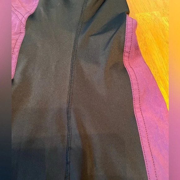 WonderWink V-neck scrubs top, size 2X - Picture 2 of 7
